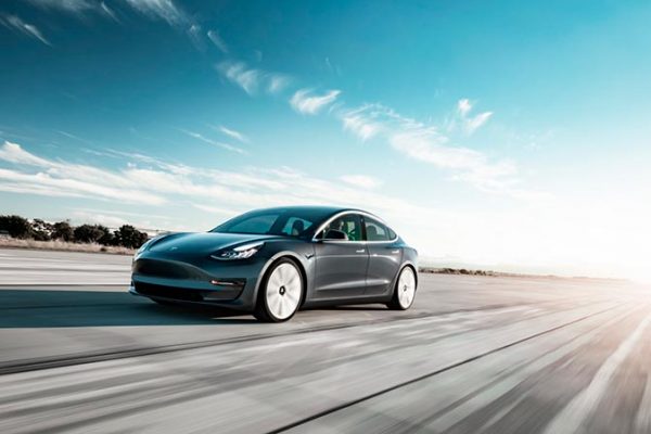 Tesla Model 3 попал в Топ-10 автомобилей 2020 года